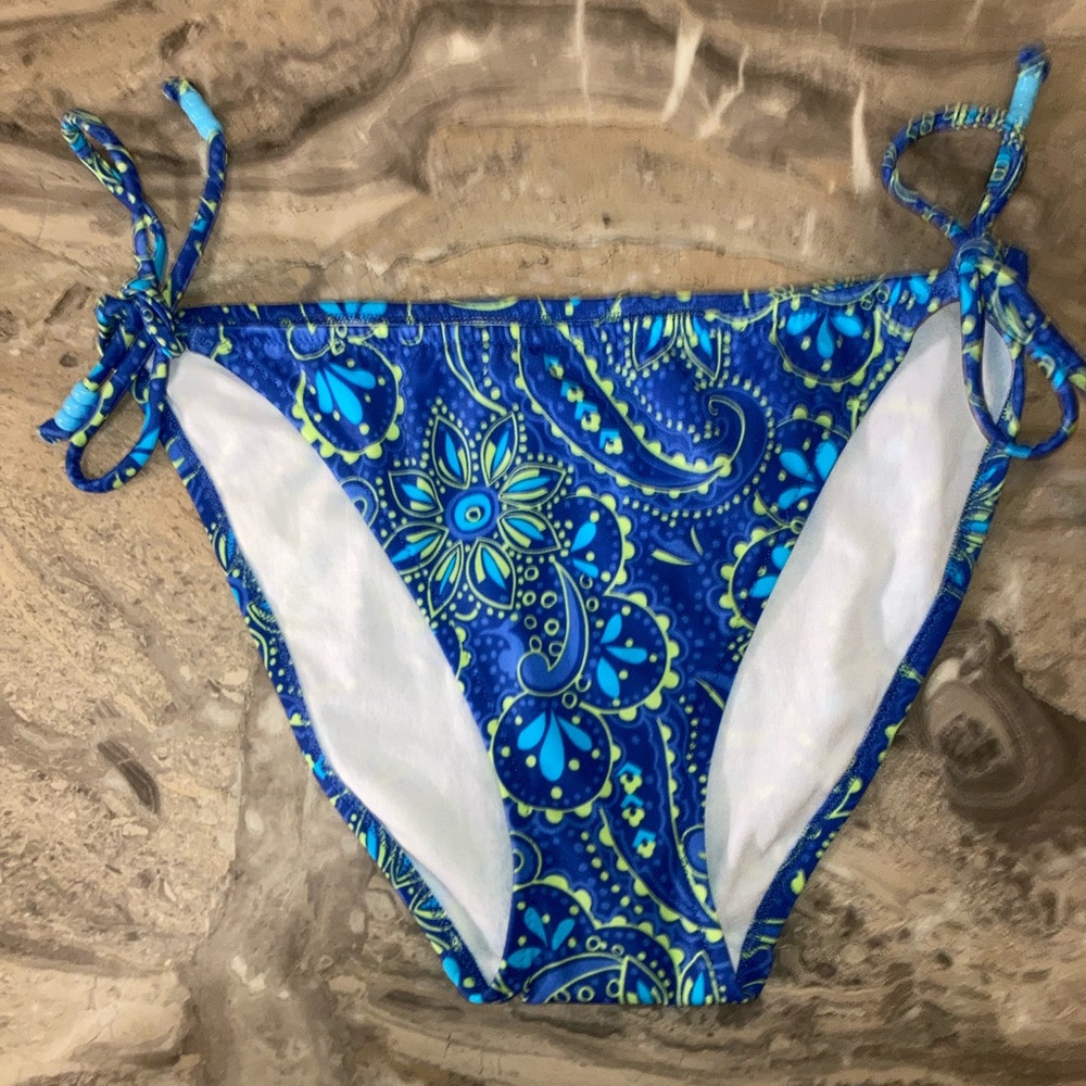 LG Victoria’s Secret bikini bottoms with ties & beads.